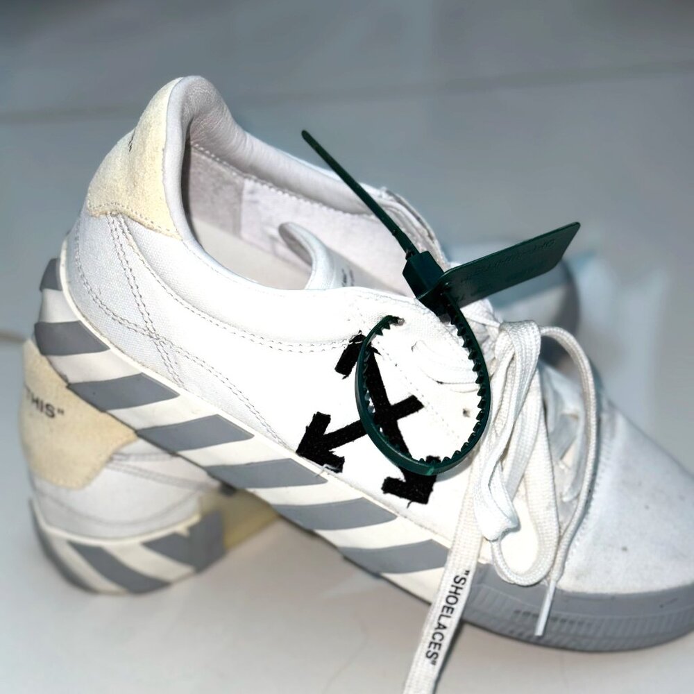 Off-White Vulcanized Low-Top Sneakers – White/Black – Size EU 41